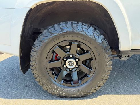 Used 2020 Toyota 4Runner TRD Off-Road Premium w/ Moonroof Package AWD/4WD image 9