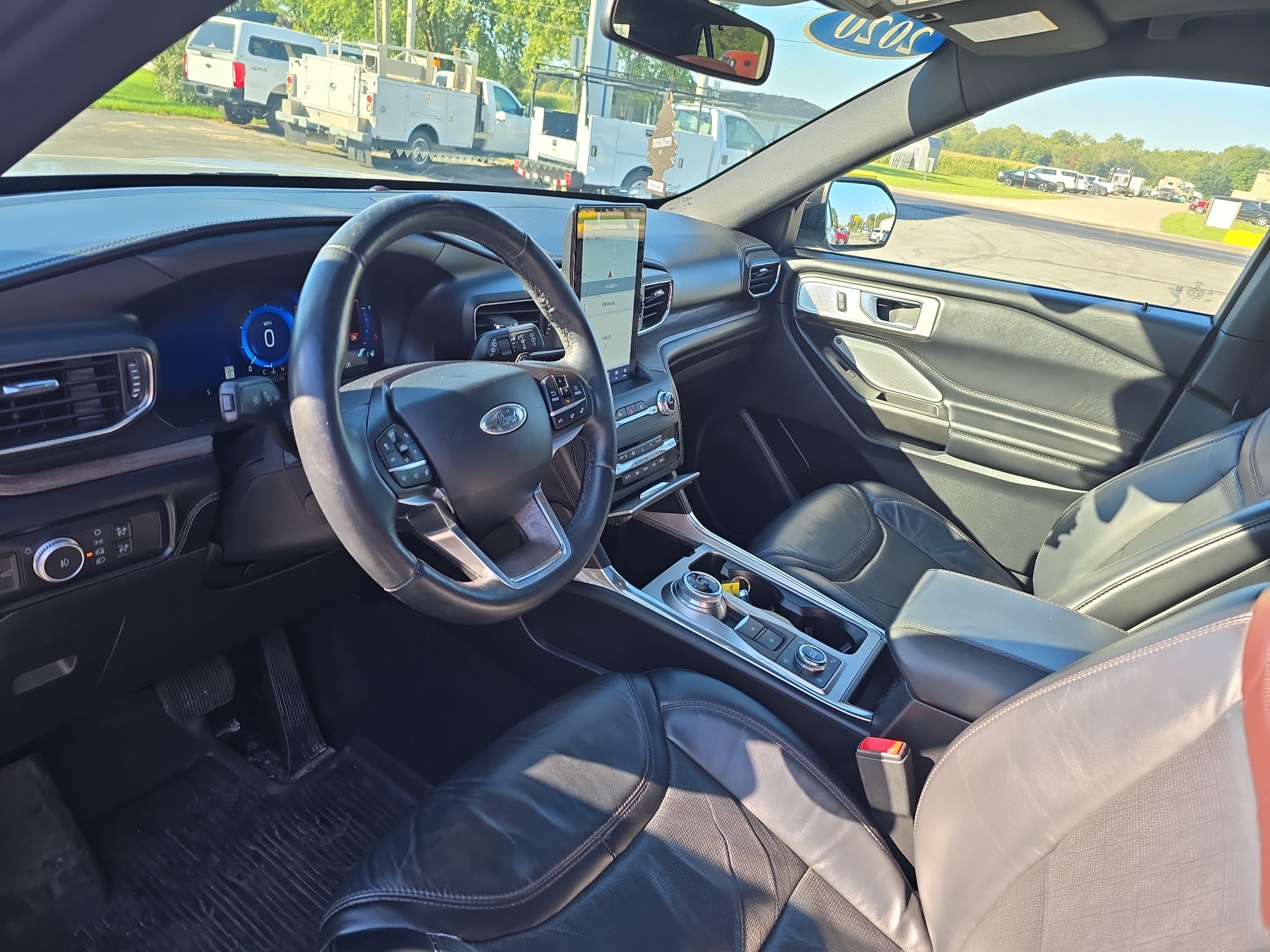 Used 2020 Ford Explorer Platinum w/ Premium Technology Package AWD/4WD image 15