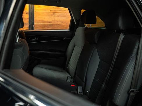 Used 2019 Kia Sorento S image 10
