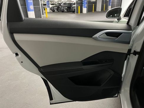 New 2025 Volkswagen Taos SE image 20