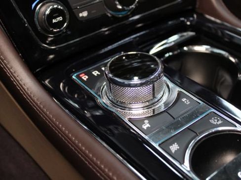 Used 2015 Jaguar XJ L Portfolio RWD image 19