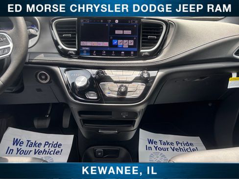 New 2027 Chrysler Pacifica Select FWD image 11