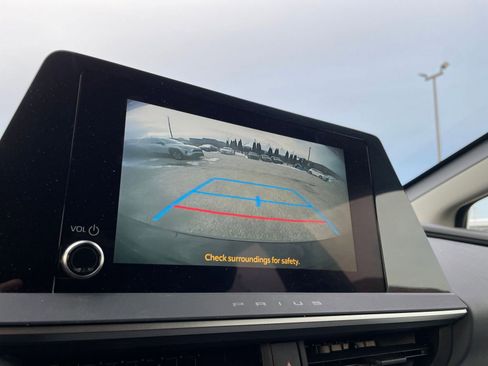 Used 2025 Toyota Prius LE image 17