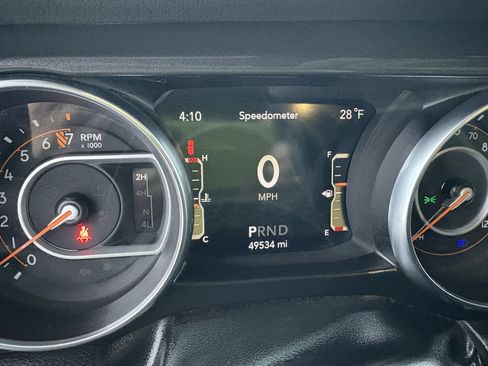 Used 2022 Jeep Wrangler Unlimited Sahara image 9