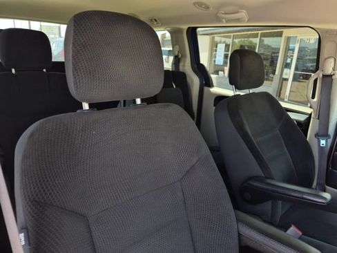 Used 2019 Dodge Grand Caravan SE w/ UConnect Hands-Free Group FWD image 16