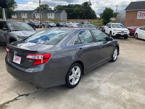 Used 2014 Toyota Camry SE w/ Leather Package FWD image 3