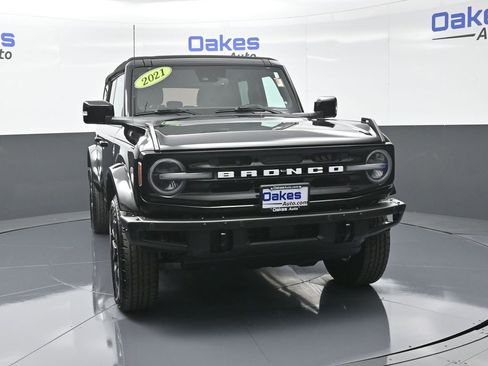 Used 2021 Ford Bronco Outer Banks image 2