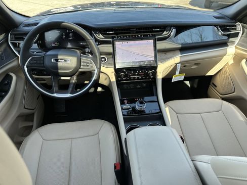 New 2024 Jeep Grand Cherokee Limited 4xe w/ Luxury Tech Group II image 33