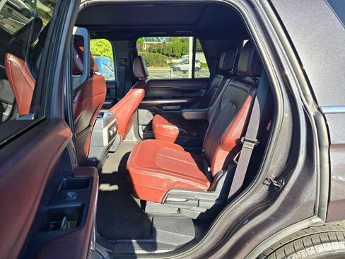 Used 2024 Ford Expedition Limited image 18