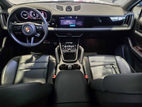 Used 2024 Porsche Cayenne S image 23