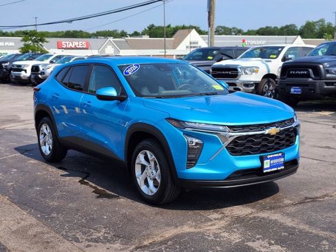 Used 2026 Chevrolet Trax LS w/ LS Convenience Package FWD image 7