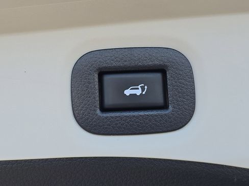 Used 2018 Nissan Rogue SL w/ Premium Package image 23