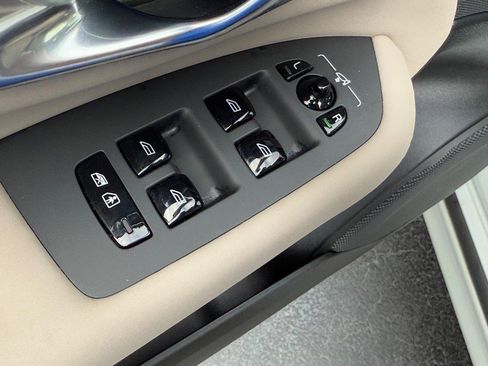 Certified 2025 Volvo XC90 B6 Plus image 15