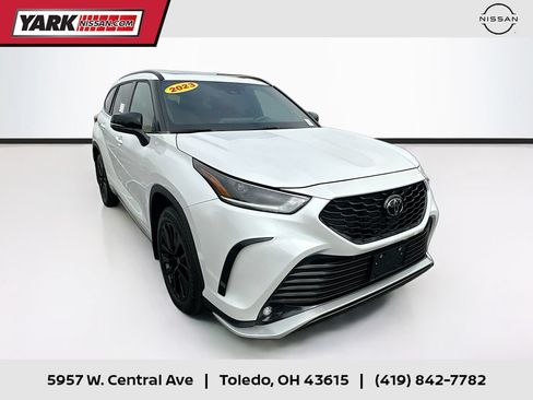Used 2023 Toyota Highlander XSE AWD/4WD image 1