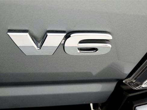 Used 2022 Toyota Tacoma TRD Off-Road image 13