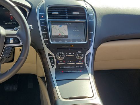 Used 2019 Lincoln Nautilus Select image 17