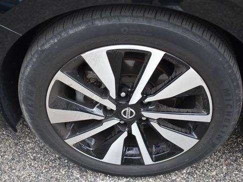 Used 2023 Nissan Sentra SV w/ SV Premium Package FWD image 14