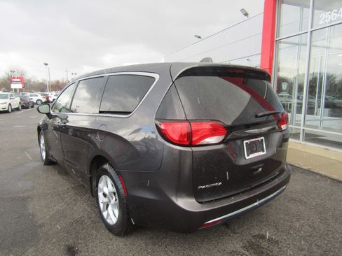 Used 2017 Chrysler Pacifica Touring Plus w/ Tire & Wheel Group image 11