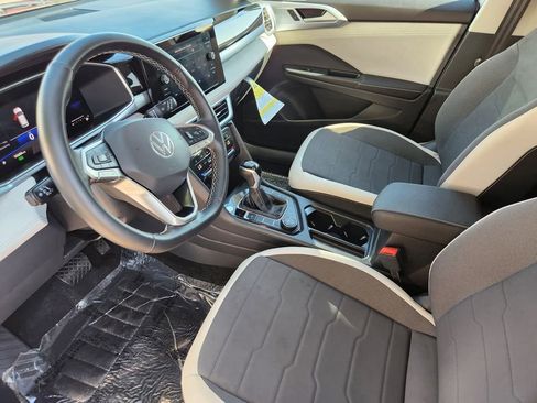 Used 2025 Volkswagen Taos SE image 6