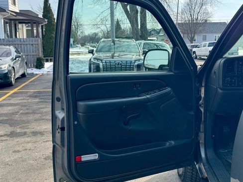 Used 2007 Chevrolet Silverado 1500 LT w/ Crew Cab Value Package image 12