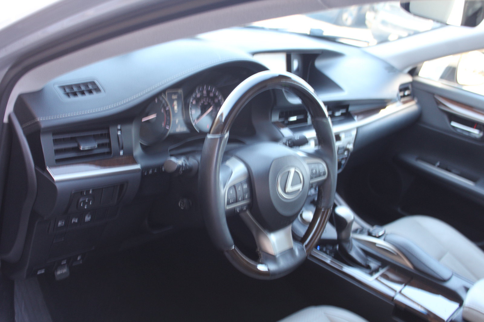 Used 2017 Lexus ES 350 w/ Luxury Package FWD image 16