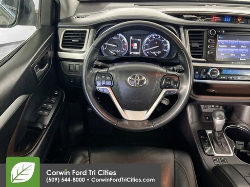 Used 2018 Toyota Highlander XLE AWD/4WD image 8