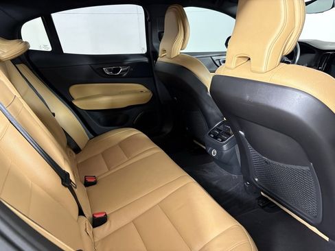 Used 2020 Volvo S60 T5 Inscription image 17