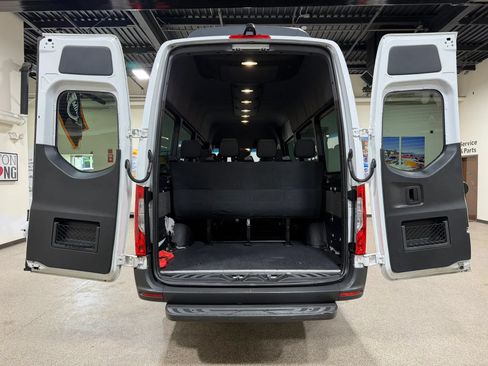 Used 2019 Mercedes-Benz Sprinter 2500 image 20