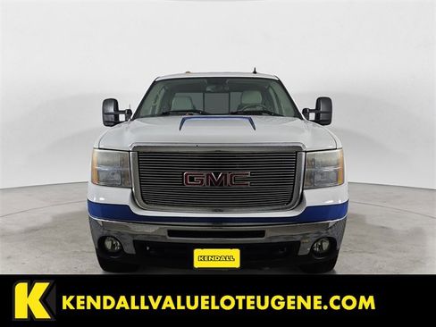 Used 2007 GMC Sierra 2500 SLT w/ Z71 Off-Road Package image 8