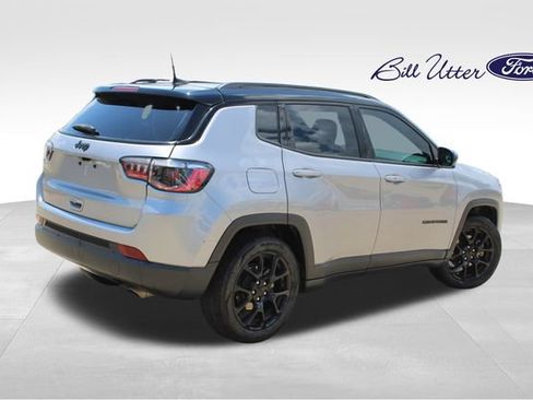 Used 2022 Jeep Compass Latitude w/ Sun and Sound Group FWD image 5