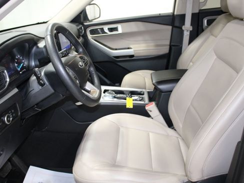 Used 2023 Ford Explorer XLT w/ Equipment Group 202A image 13