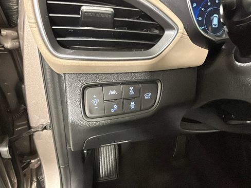 Used 2019 Hyundai Santa Fe Limited AWD/4WD image 18