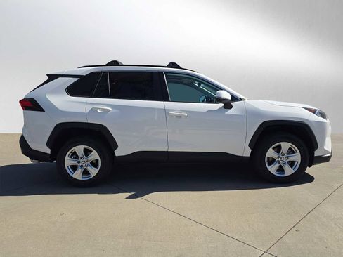 Certified 2021 Toyota RAV4 XLE w/ Convenience Package FWD image 2
