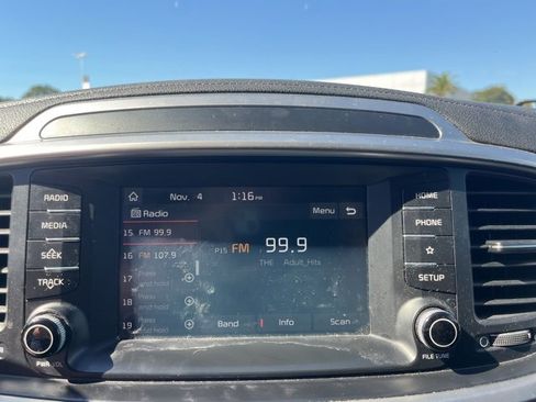 Used 2020 Kia Sorento L image 20