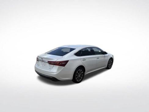 Used 2018 Toyota Avalon XLE FWD image 3