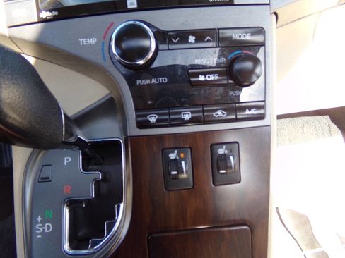 Used 2015 Toyota Venza Limited image 27