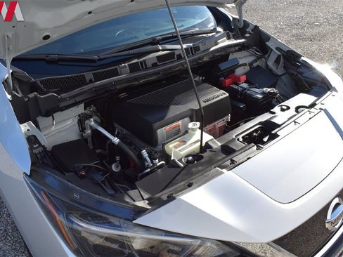 Used 2022 Nissan Leaf S image 27