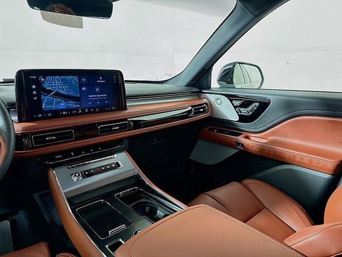 New 2025 Lincoln Aviator Reserve w/ Luxury Package image 26