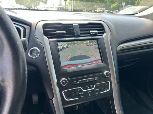 Used 2017 Ford Fusion SE w/ Fusion SE Technology Package FWD image 20
