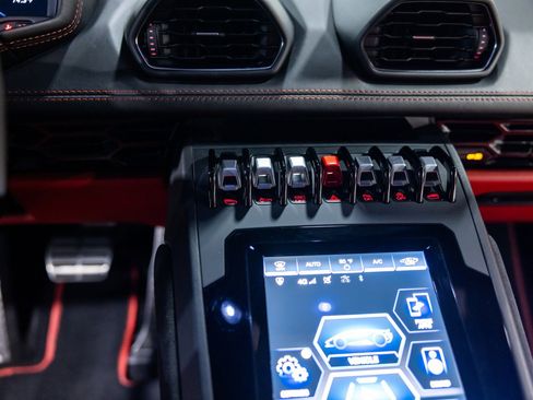 Used 2021 Lamborghini Huracan EVO RWD image 42