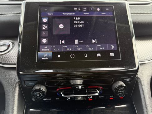 Used 2023 Jeep Grand Cherokee Laredo image 13