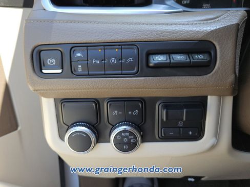 Used 2021 GMC Yukon XL Denali w/ Denali Premium Package RWD image 23