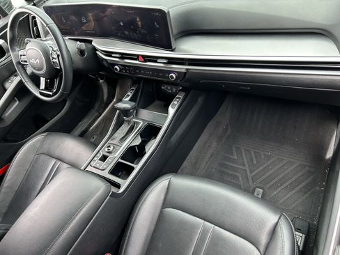 Certified 2024 Kia Sorento S image 11