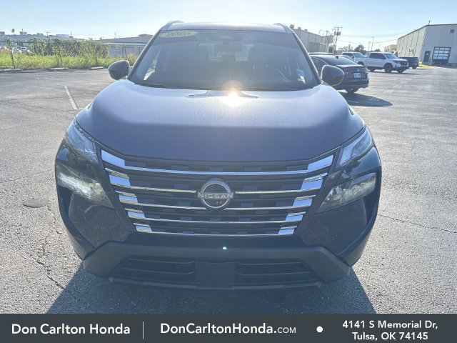 Used 2025 Nissan Rogue SV w/ SV Premium Package AWD/4WD image 2