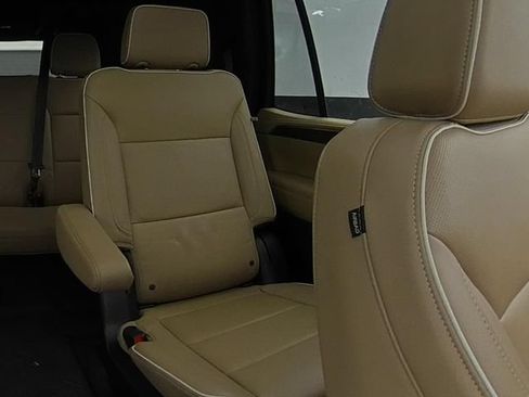 Used 2023 Chevrolet Tahoe Premier AWD/4WD image 29