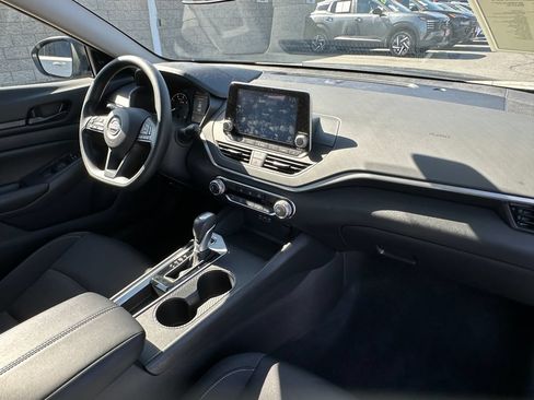 Used 2025 Nissan Altima 2.5 S FWD image 14