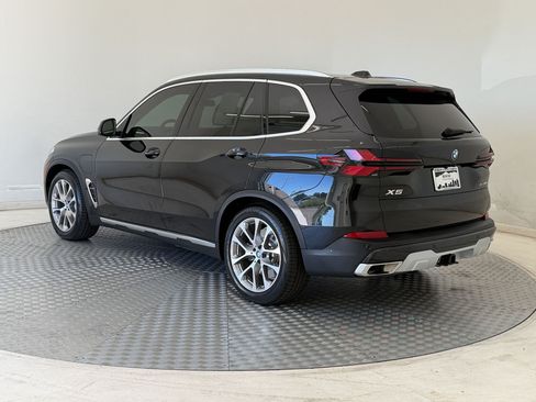 Certified 2024 BMW X5 xDrive50e w/ Premium Package AWD/4WD image 3