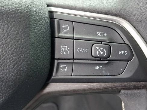 Used 2023 Jeep Grand Cherokee Limited AWD/4WD image 19