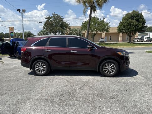 Used 2017 Kia Sorento LX image 6