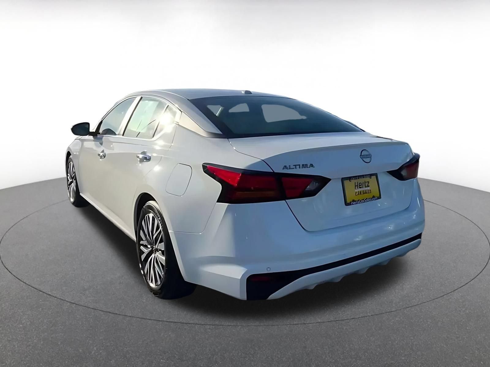 Used 2025 Nissan Altima 2.5 SV FWD image 10